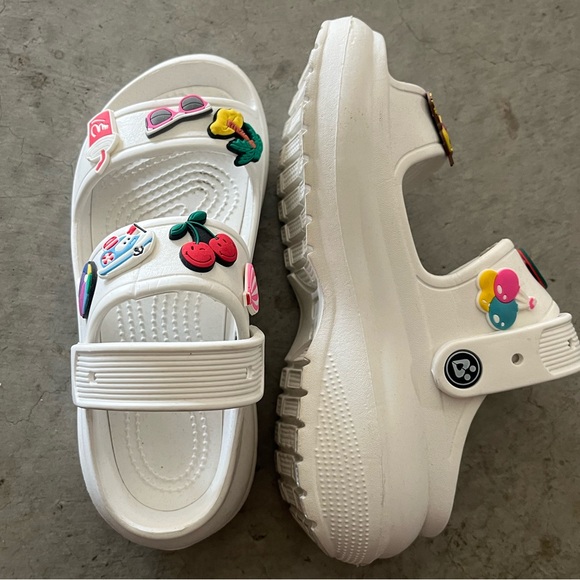 Sandals - Picture 3 of 3